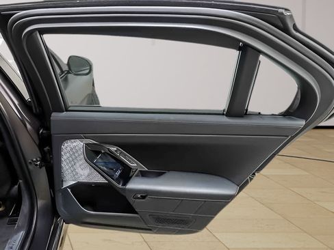Used 2023 BMW i7 xDrive60 AWD/4WD image 29