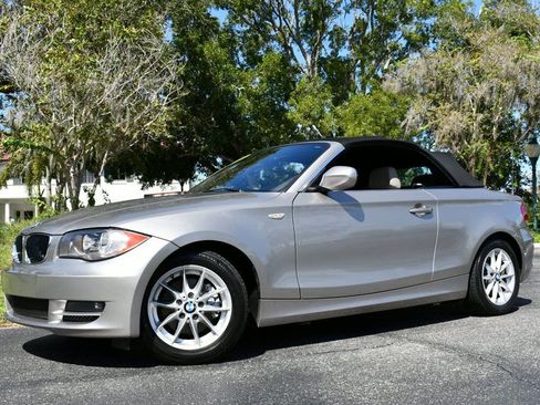 Used 2011 BMW 128i Convertible image 2