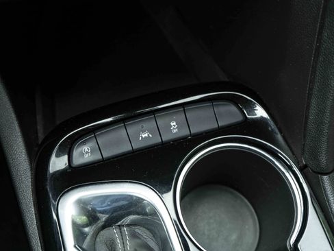 Used 2021 Buick Encore GX Essence w/ Experience Buick Package FWD image 29