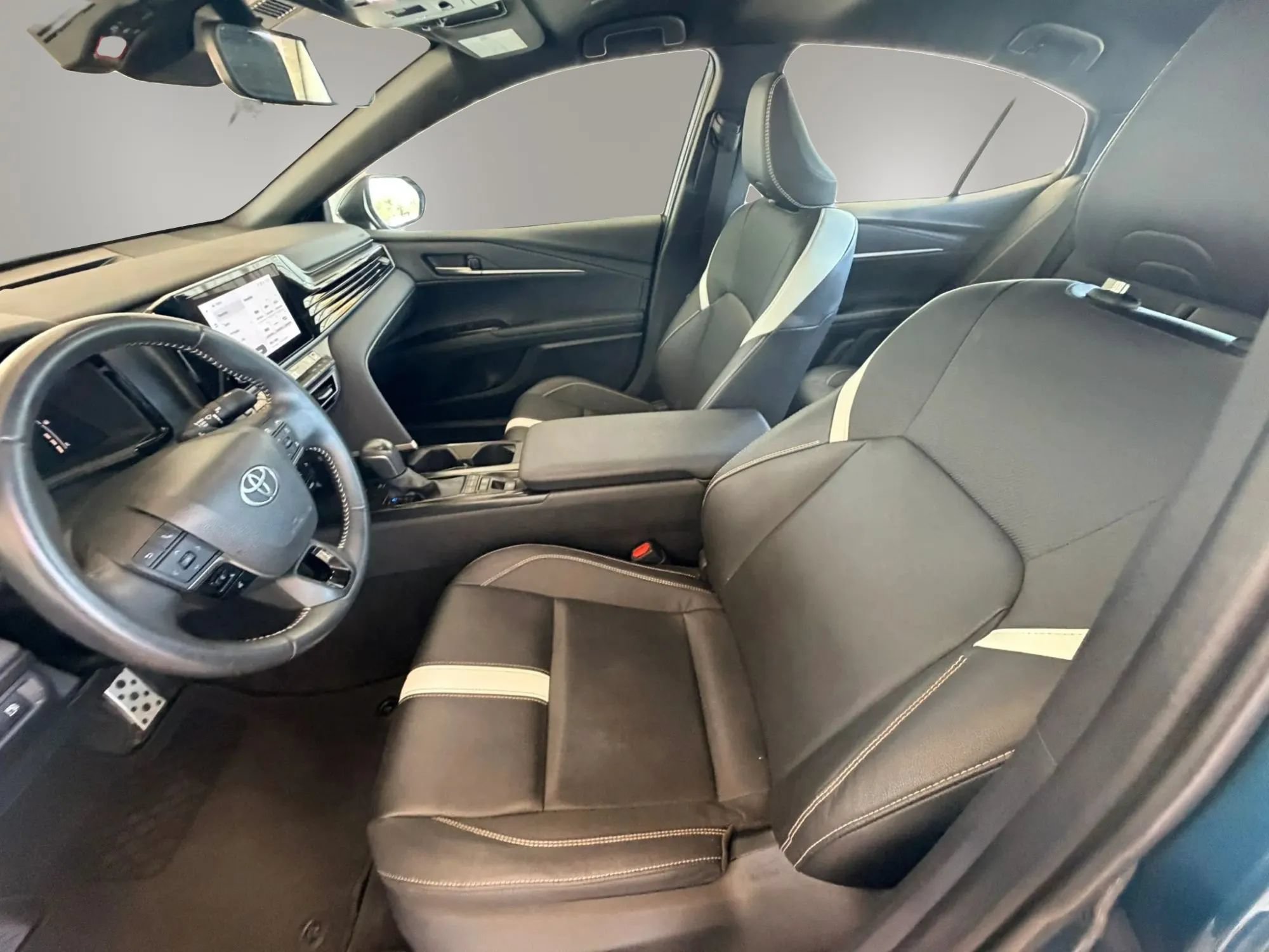 Used 2025 Toyota Camry SE w/ Convenience Package FWD image 24