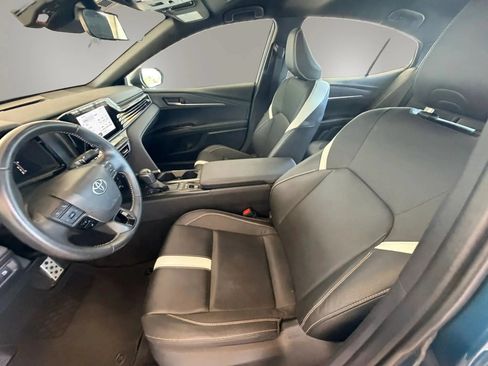 Used 2025 Toyota Camry SE w/ Convenience Package FWD image 24