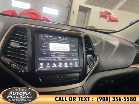 Used 2017 Jeep Cherokee Latitude image 24