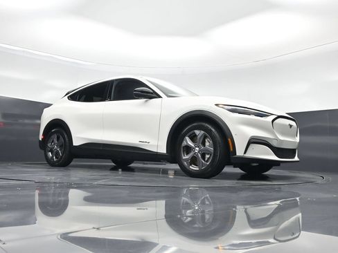 Certified 2023 Ford Mustang Mach-E Select RWD image 3