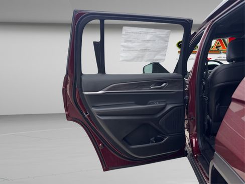 New 2025 Jeep Grand Cherokee L Limited image 24