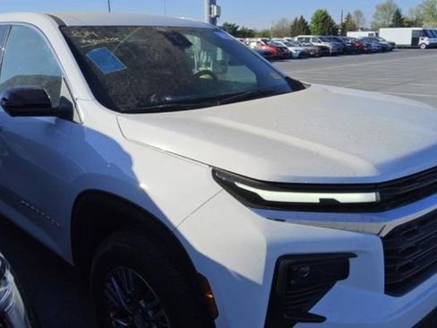 Used 2024 Chevrolet Traverse LS FWD image 2