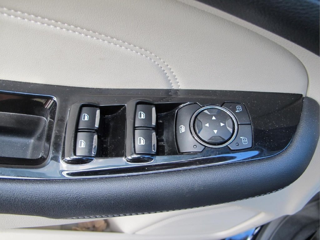 Used 2018 Ford Edge Titanium w/ Equipment Group 301A FWD image 10