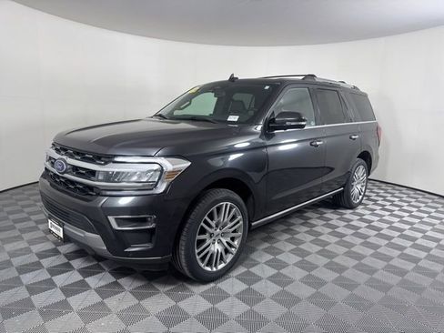 Used 2024 Ford Expedition Limited image 7