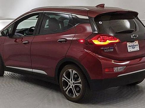 Used 2019 Chevrolet Bolt Premier w/ Infotainment Package image 4