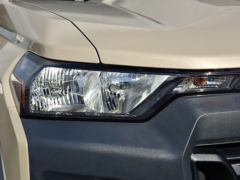 Used 2024 Chevrolet Colorado Trail Boss w/ Technology Package AWD/4WD image 9