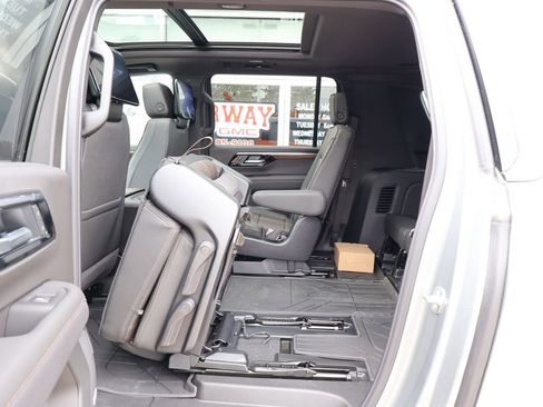 New 2026 Chevrolet Suburban High Country AWD/4WD image 30