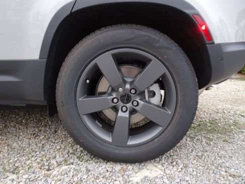 New 2026 Land Rover Defender 110 S image 30