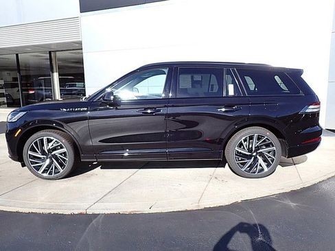 New 2025 Lincoln Aviator Black Label w/ Jet Appearance Package image 9