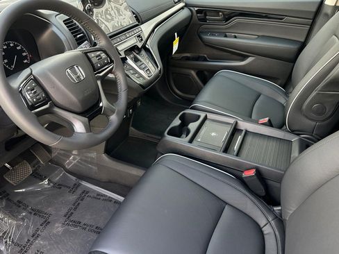 New 2026 Honda Odyssey Touring image 4