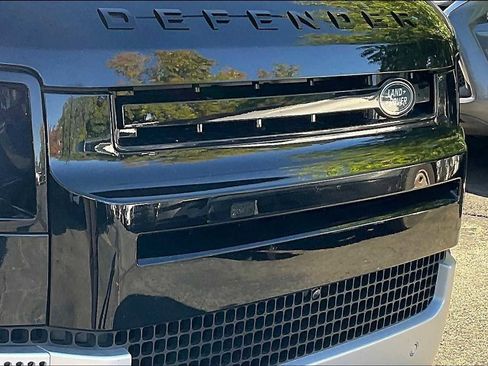 Used 2025 Land Rover Defender 130 S image 32