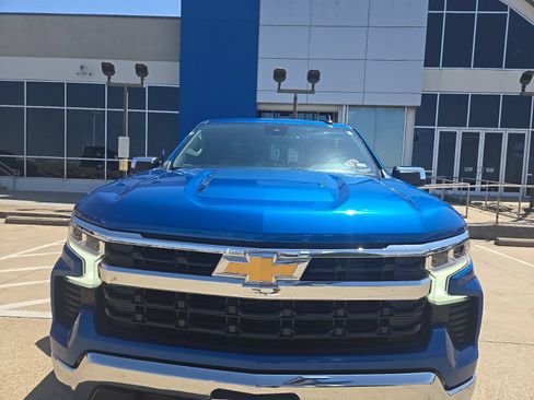 Used 2023 Chevrolet Silverado 1500 LT RWD image 2