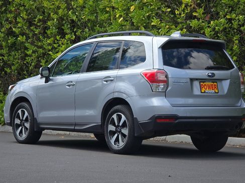 Used 2018 Subaru Forester 2.5i Limited AWD/4WD image 6