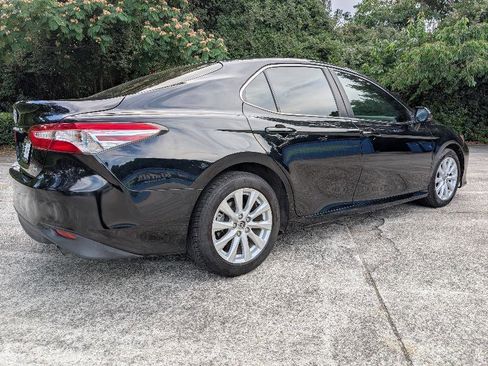 Used 2018 Toyota Camry LE FWD image 5