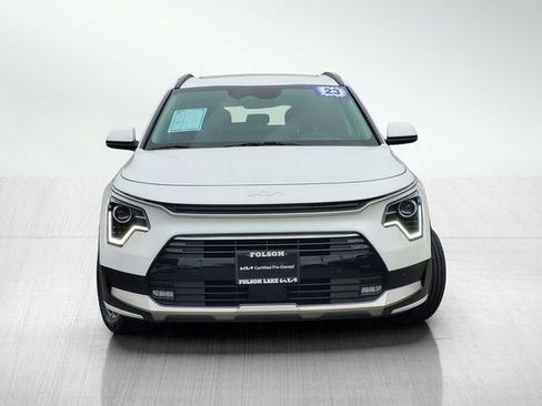 Used 2023 Kia Niro SX image 2