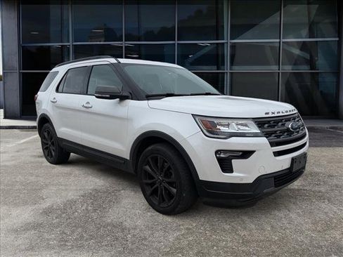 Used 2018 Ford Explorer XLT w/ Equipment Group 202A image 1