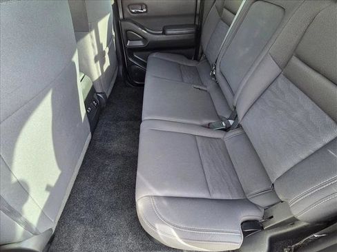 Used 2023 Nissan Frontier SV w/ SV Convenience Package image 17