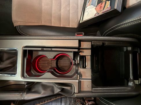 Used 2010 Ford Mustang GT Premium image 33