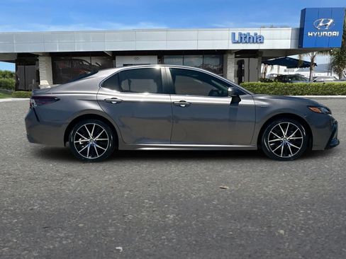 Used 2021 Toyota Camry SE w/ Audio Upgrade Package FWD image 9