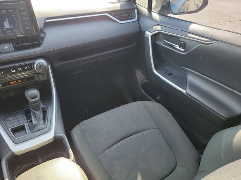 Used 2022 Toyota RAV4 XLE image 13