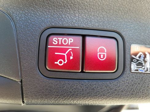 Used 2025 Mercedes-Benz GLS 450 4MATIC image 10
