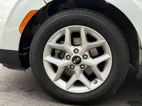 Used 2020 Kia Soul S FWD image 9