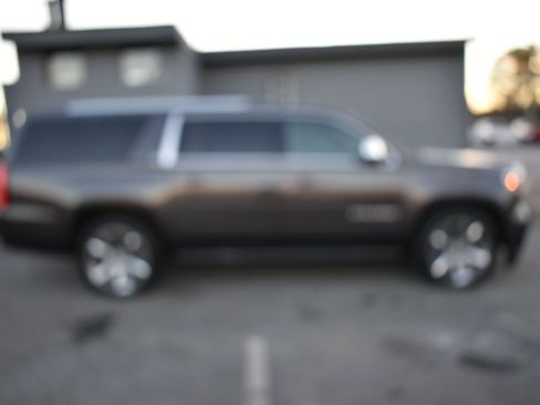 Used 2015 Chevrolet Suburban LTZ image 5