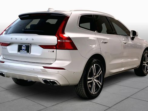 Used 2019 Volvo XC60 T6 Momentum w/ Premium Package image 12