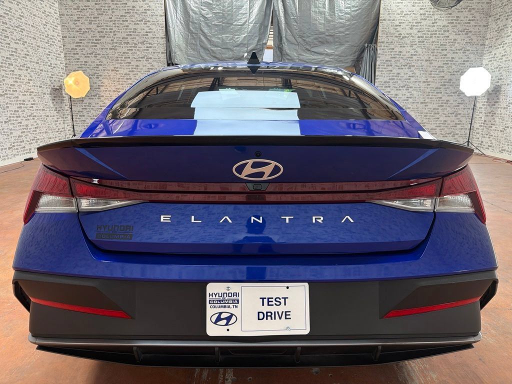 Certified 2025 Hyundai Elantra Sport FWD image 6
