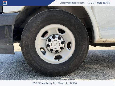 Used 2017 Chevrolet Express 2500 RWD image 14