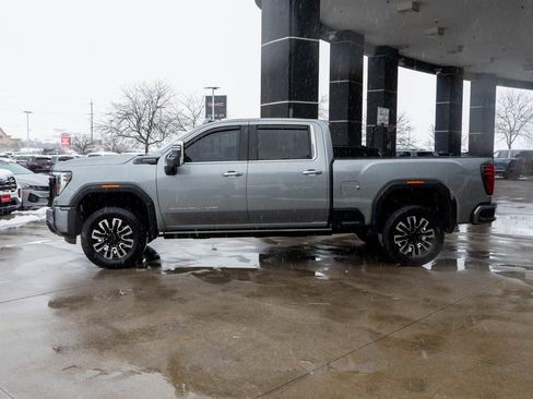 Used 2025 GMC Sierra 2500 Denali Ultimate image 4