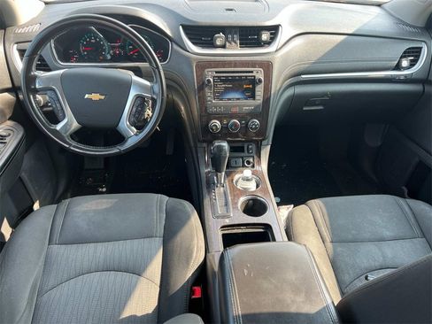 Used 2016 Chevrolet Traverse LT w/ Style and Technology Package image 3