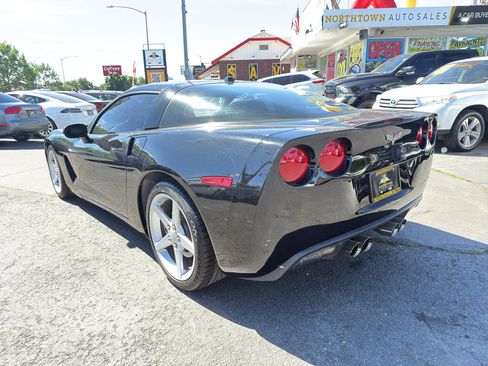 Used 2005 Chevrolet Corvette Coupe w/ Preferred Equipment Group RWD image 5