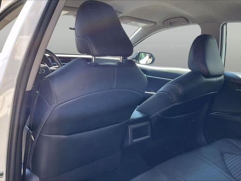 Used 2020 Toyota Camry SE FWD image 21