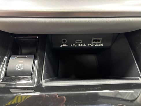 Used 2025 Subaru Outback Premium AWD/4WD image 24