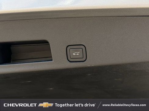 Certified 2025 Chevrolet Traverse LT w/ Driver Confidence Package image 36