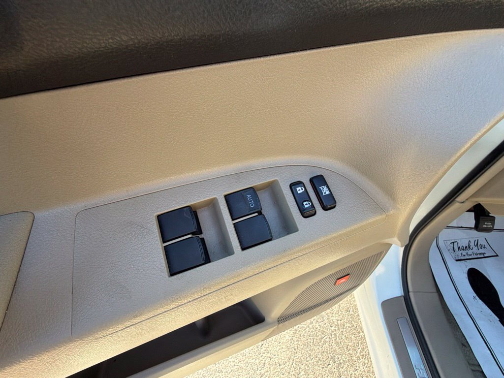 Used 2010 Toyota Highlander Limited w/ Extra Value Pkg 8 FWD image 12