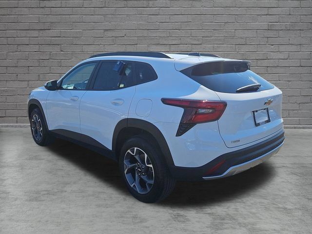 Used 2024 Chevrolet Trax LT w/ Driver Confidence Package FWD image 3
