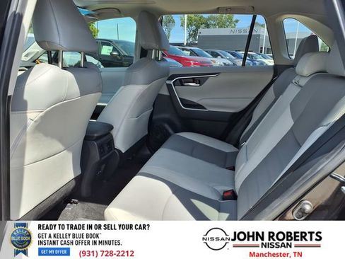 Used 2022 Toyota RAV4 XLE Premium image 10