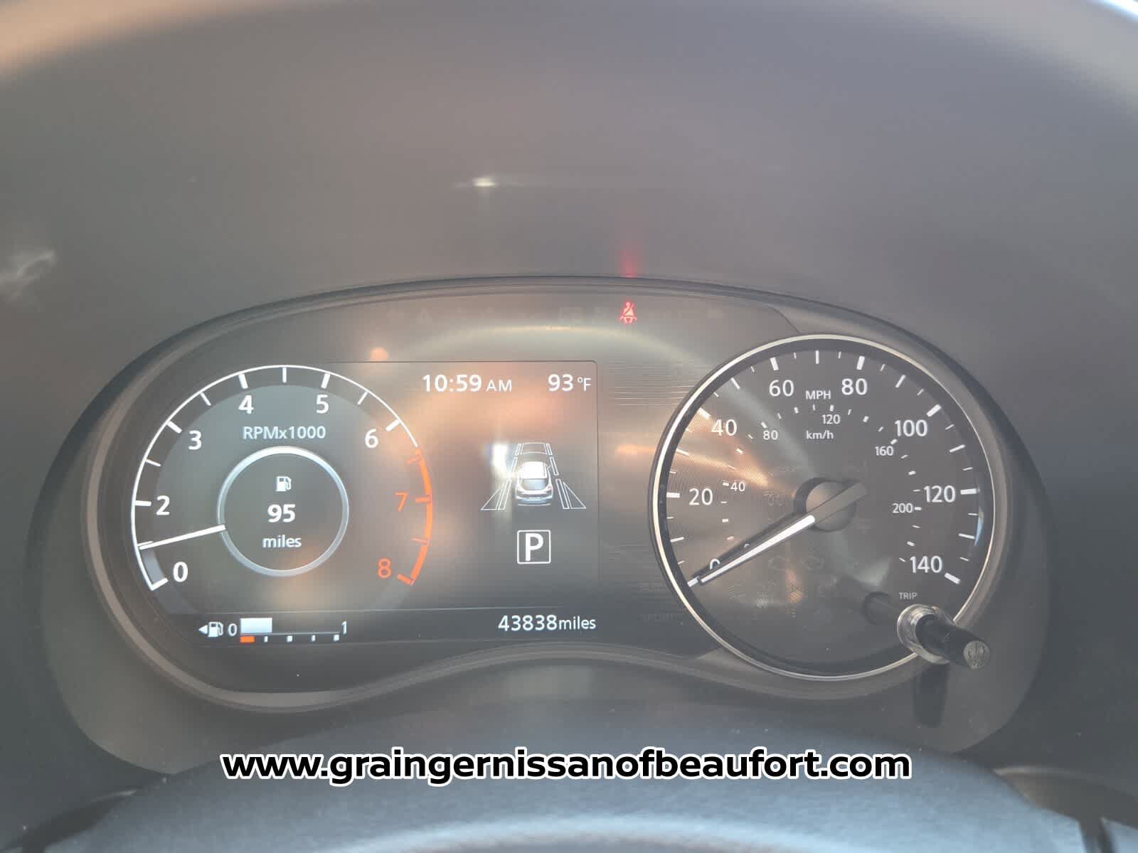 Used 2023 Nissan Kicks SR w/ SR Premium Package FWD image 14