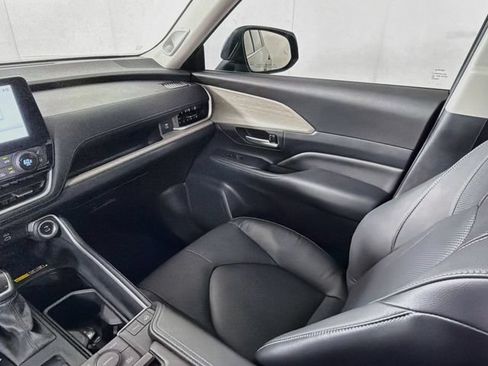 Used 2024 Toyota Grand Highlander AWD image 30