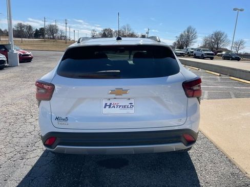 Used 2025 Chevrolet Trax LT w/ LT Convenience Package image 7