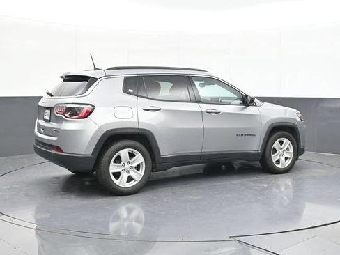 Used 2022 Jeep Compass Latitude FWD image 15
