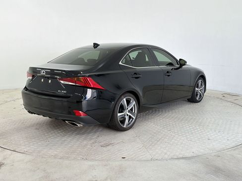 Used 2018 Lexus IS 300 w/ Comfort Package RWD image 9