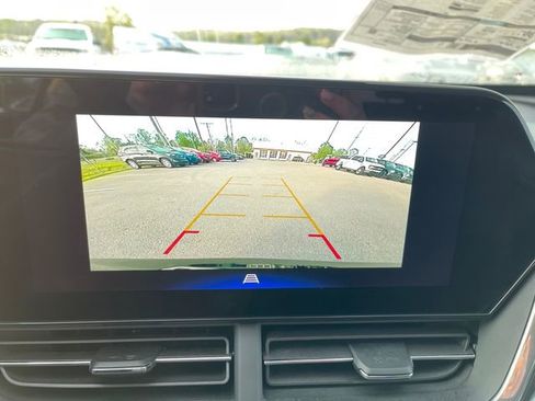 Used 2025 Chevrolet Trax LT w/ LT Convenience Package FWD image 19