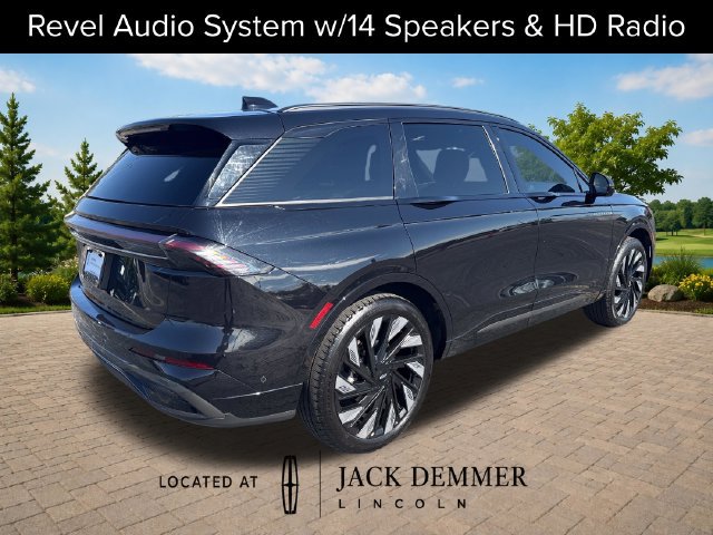 Used 2024 Lincoln Nautilus Reserve w/ Equipment Group 202A AWD/4WD image 7