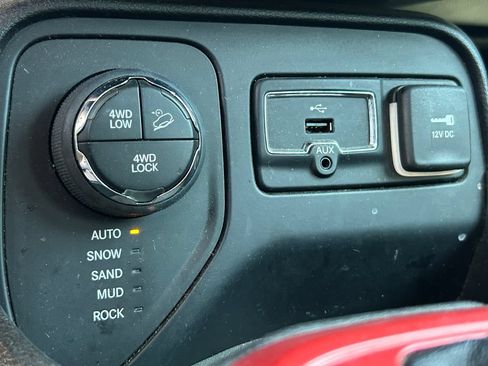 Used 2016 Jeep Renegade Trailhawk w/ Premium Trailhawk Package AWD/4WD image 18